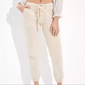 American Eagle Stretch Tomgirl Utility Jogger
Beige‎ Size 6